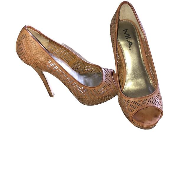 MIA  Boston Proper Laser cut out peep toe heels Size 8.5 - Picture 2 of 6